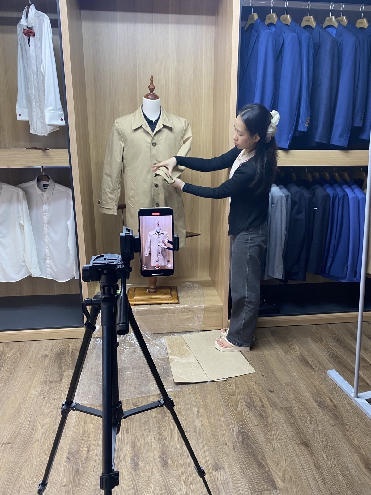 Quay nội dung sản phẩm thời trang tại showroom DGC